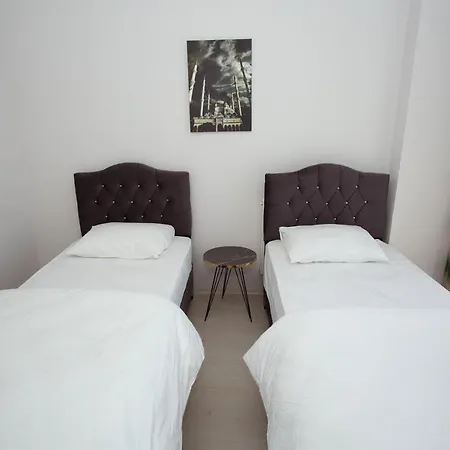 Leena Aparthotel *